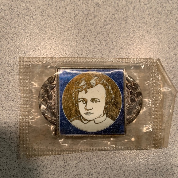 U-35K Jewelry - Vladimir Lenin as a Child Lapel Pin Sealed in Package